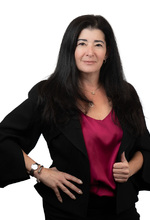 Photo of Lori Arav